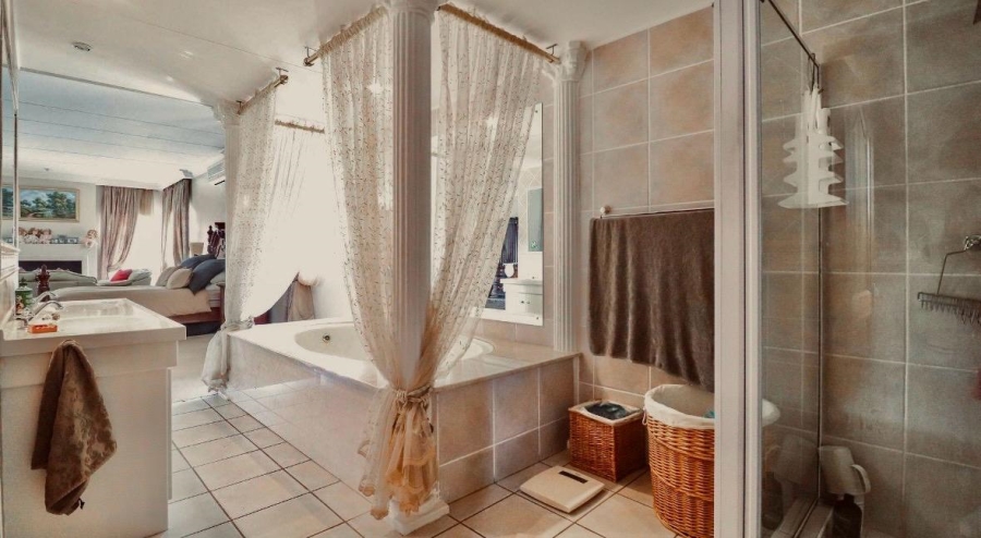 4 Bedroom Property for Sale in Wilkoppies North West